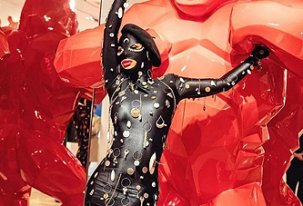 Cardi B最近的巴黎时装周造型碉堡了！