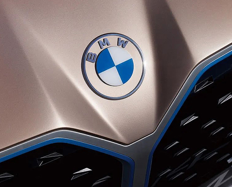 宝马汽车 BMW 更换「透明」新LOGO
