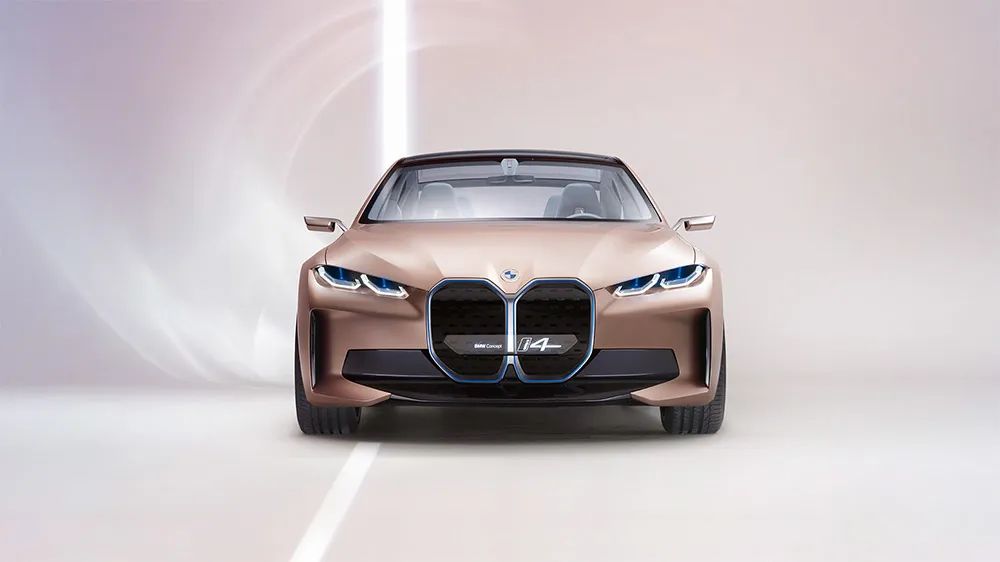宝马汽车bmw更换透明新logo